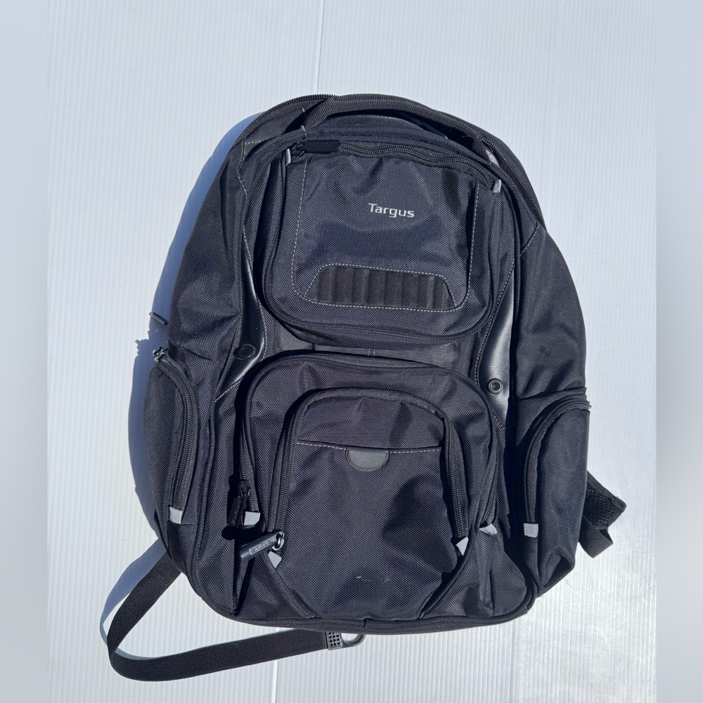 Targus Black Laptop Backpack Multiple Compartments Padded Straps Mint Condition